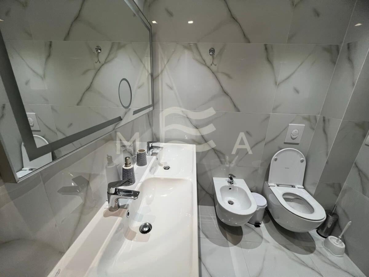 Yacht Club 573 Apartment Durres Ngoại thất bức ảnh