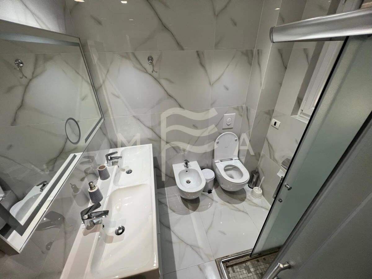 Yacht Club 573 Apartment Durres Ngoại thất bức ảnh